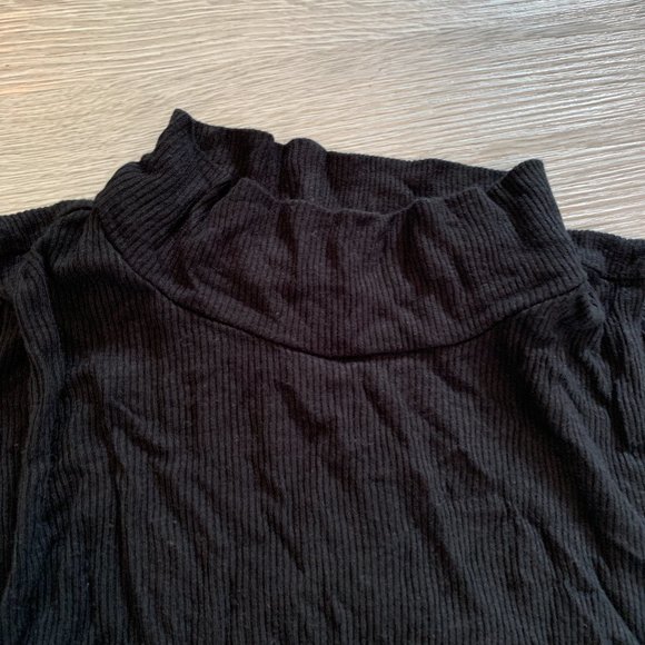 black shirt without sleeves - Picture 2 of 4